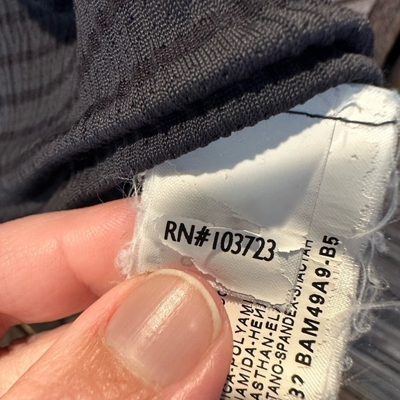 ARMANI COLLEZIONI Short Sleeve Scoop Neck Gray and Black Top - Picture 11 of 13